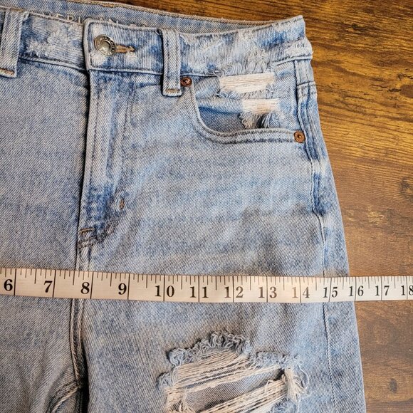 American Eagle Mom Jeans 4 L High Rise Raw Hem Stretch Denim Light Wash - Picture 8 of 11